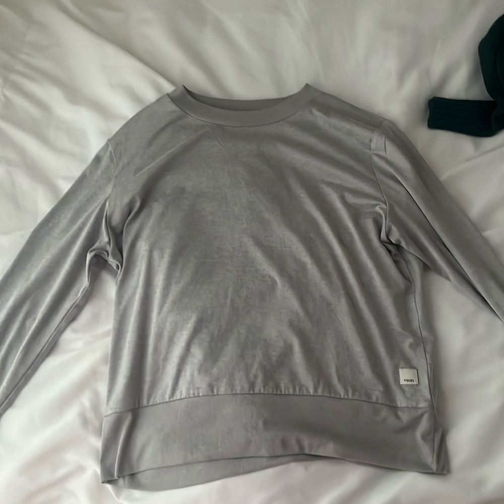 xs grey light weight long sleeve from vuori